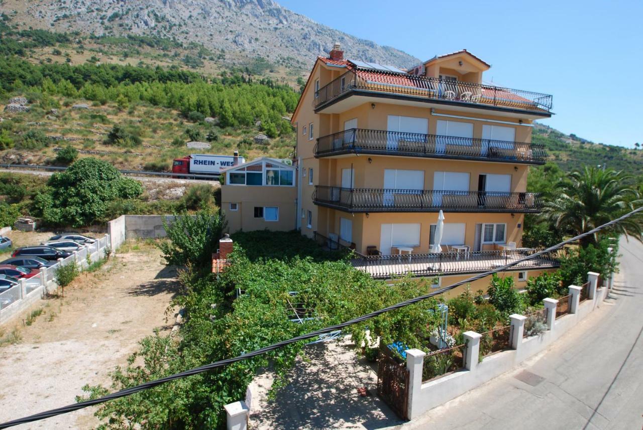 Batinic Apartmani 奥米什 外观 照片