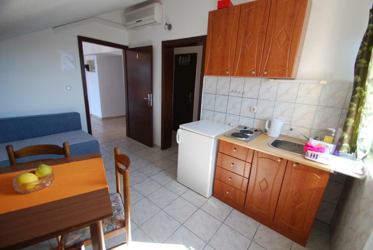 Batinic Apartmani 奥米什 外观 照片